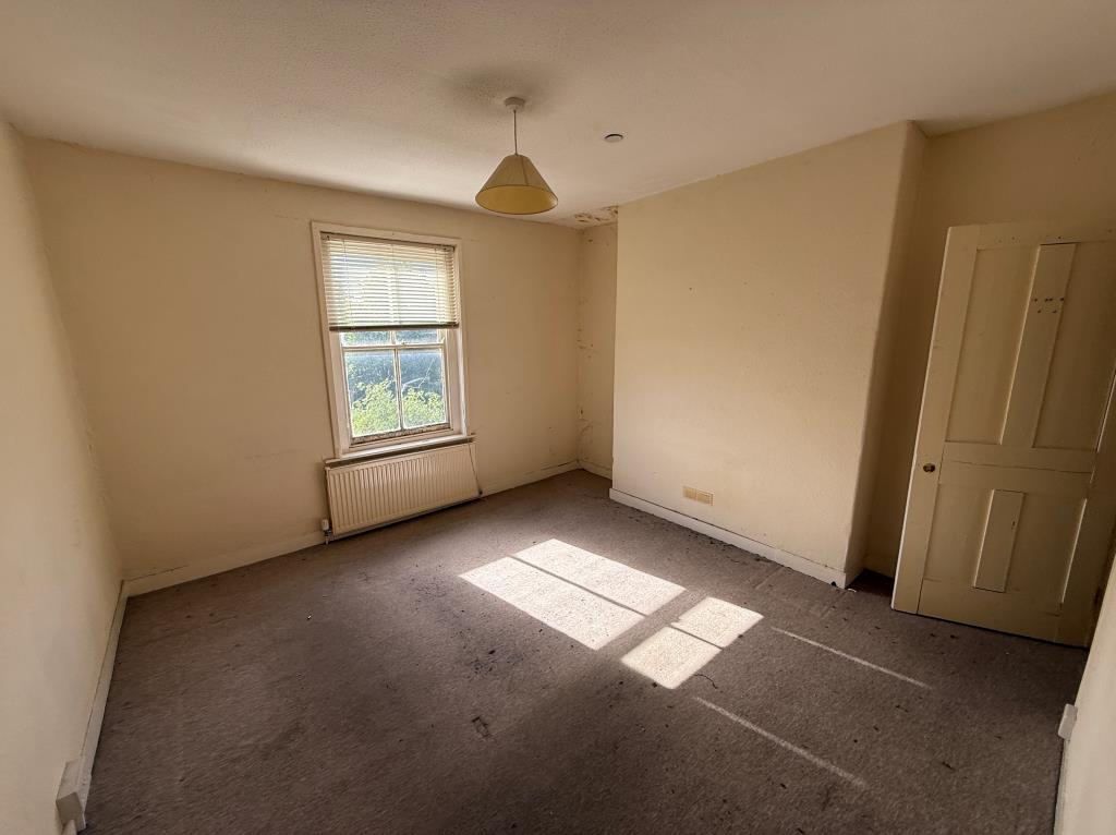 Lot: 125 - MID-TERRACE HOUSE FOR IMPROVEMENT - Bedroom three